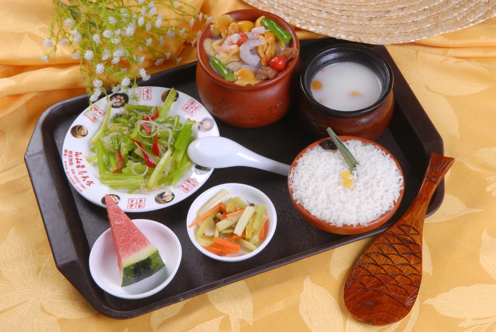 烂大街的瓦罐快餐目前还赚钱吗,看日赚1千的他是怎么说的?