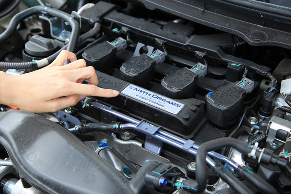 多款车型轻松满足多样出行需求,全新杰德五座试驾视频