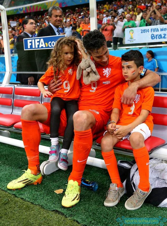 萌娃陪你过六一!足坛8大可爱宝贝:小七萌翻全场迷你罗子承父业