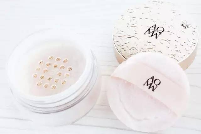 哪款蜜粉最服帖和自然,不卡粉的定妆蜜粉有哪些