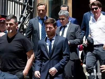 曼联拄拐天团夺冠视频,撒花庆祝完整版幼儿