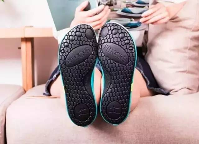 这款轻薄到极致的鞋为啥能火？