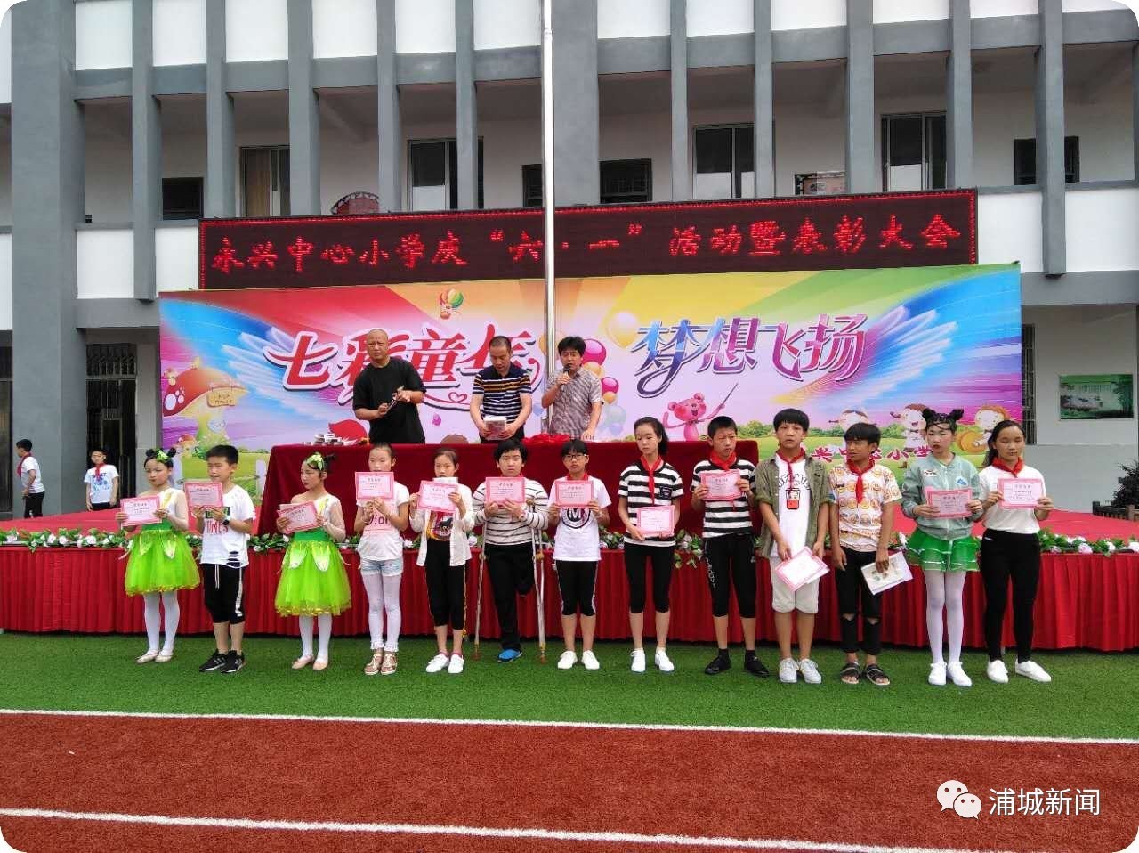 老师给孩子们过六一,小孩们过六一是怎么过的呢