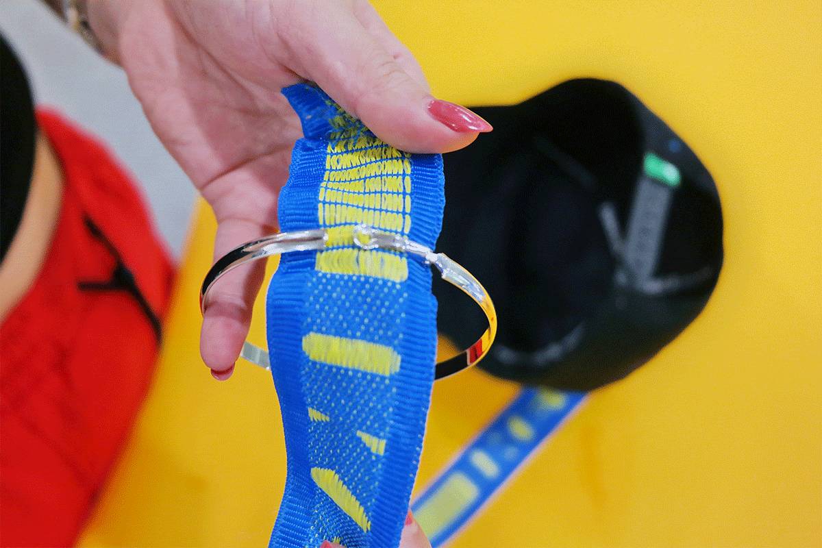 贫穷使人进步,贫穷使人进步后面一句