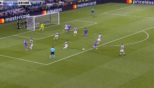 卡塞米罗走向莫德里奇,卡塞米罗转身皇马由守转攻