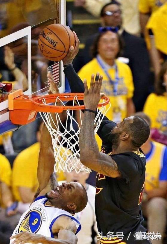 詹姆斯传球戏耍湖人全队,詹姆斯胯下运球打祖巴茨