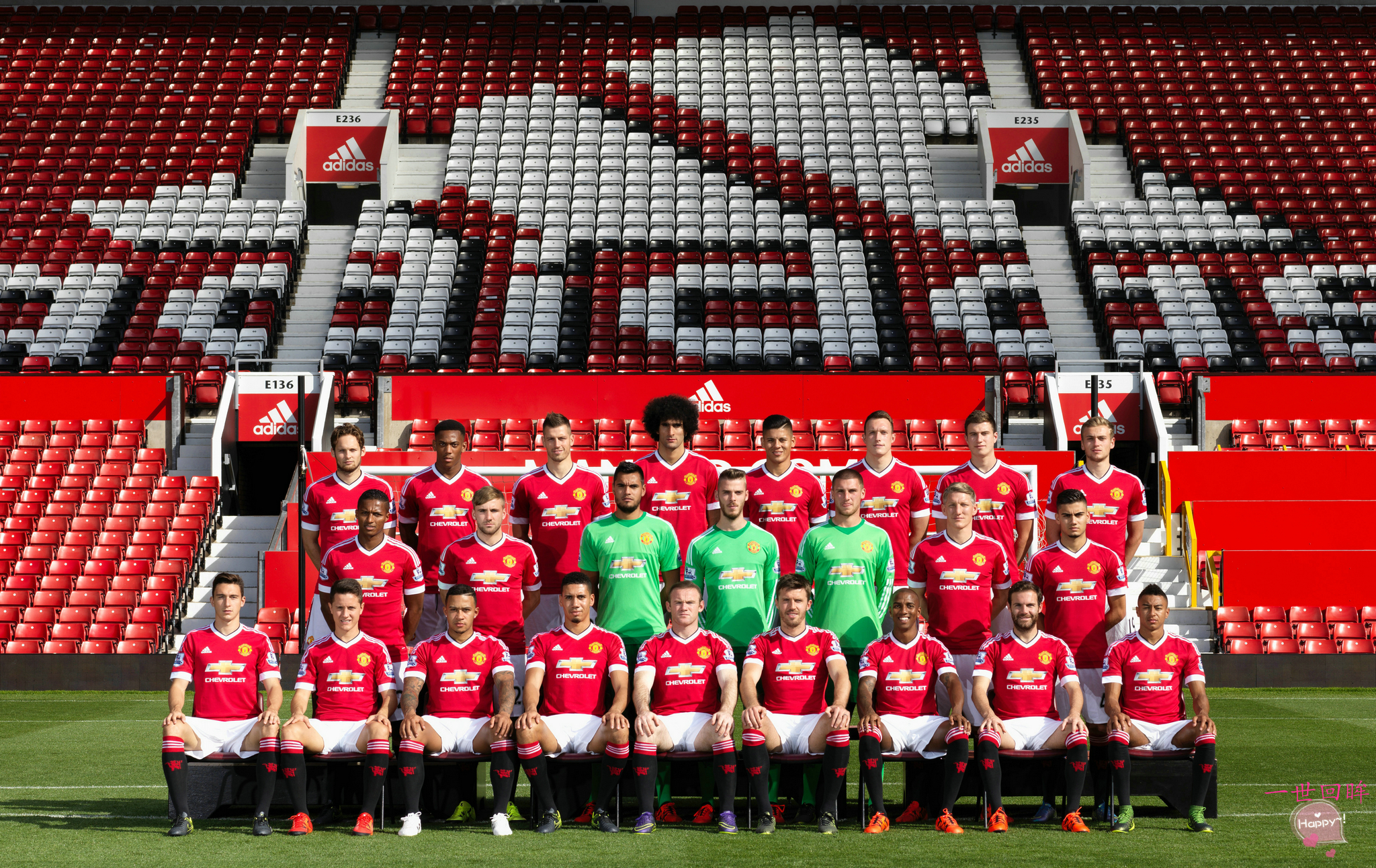 曼联哈格里夫斯全家福,曼联99年三冠王全家福