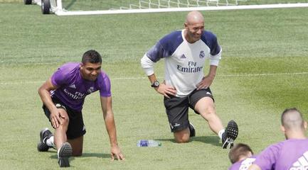 卡塞米罗走向莫德里奇,卡塞米罗转身皇马由守转攻