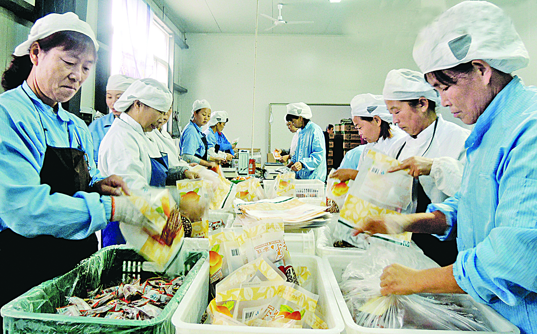 奋力书写新时代奋斗答卷,奋力书写脱贫奔小康的酉阳答卷