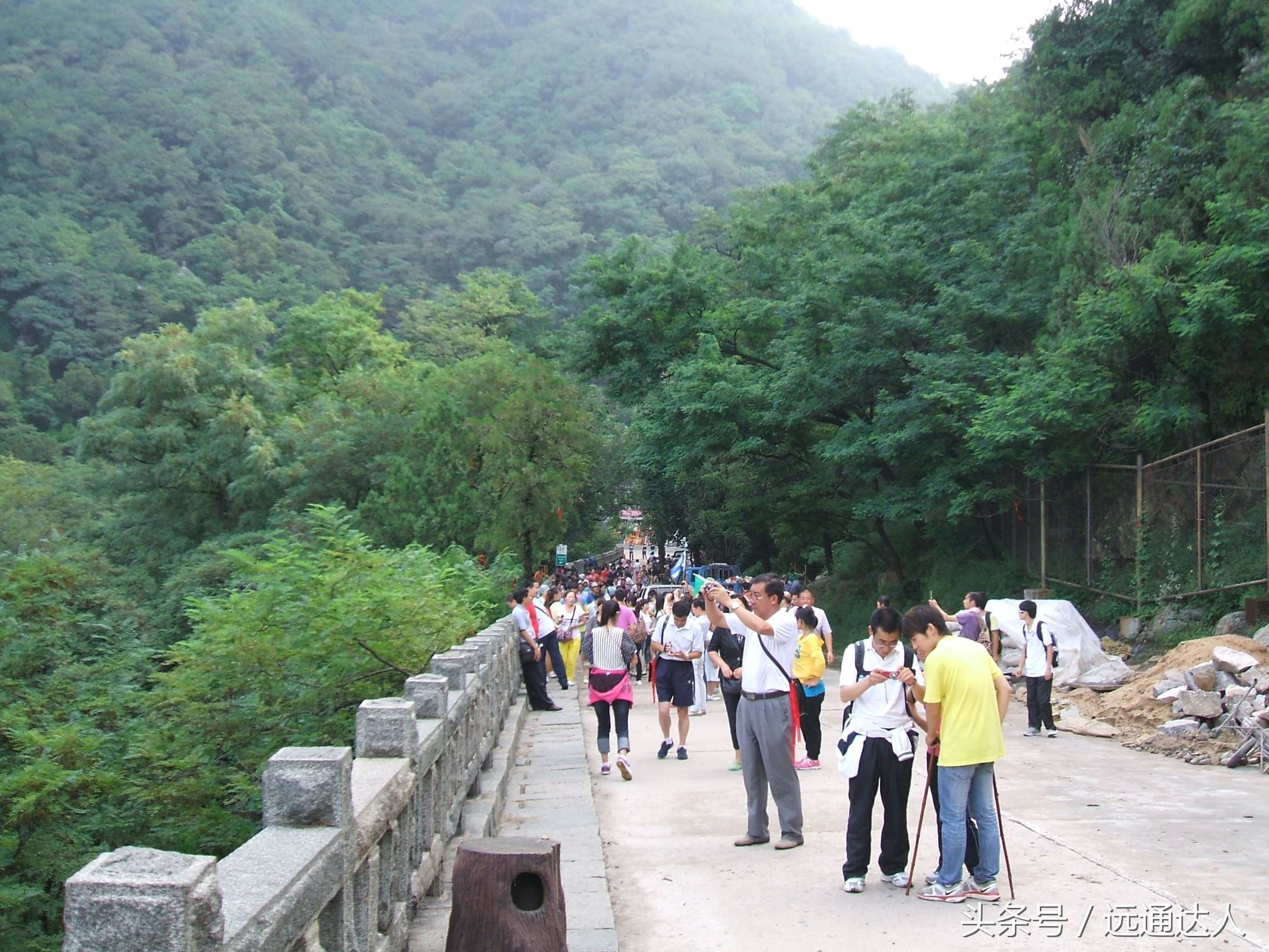身为泰安人第一次爬泰山,陪爷爷爬泰山感慨朋友圈