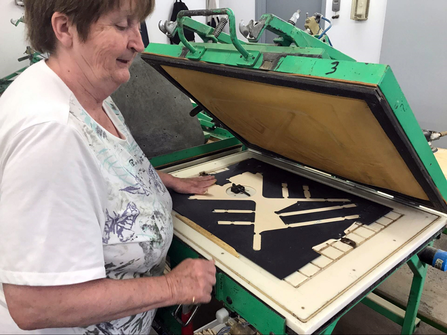 极速快报:弘力乐器2017加拿大Godin吉他工厂参观第一天