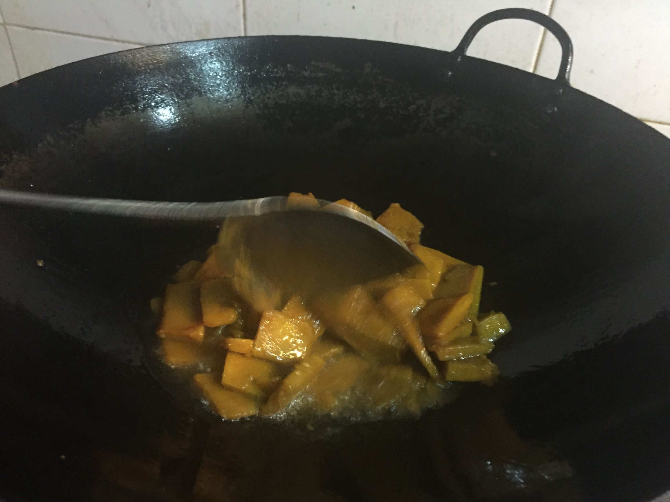 南瓜外酥里嫩南瓜饼吃着越吃越香,别总吃主食