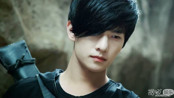 杨洋私下是什么样子的,颜值与风度并存的杨洋