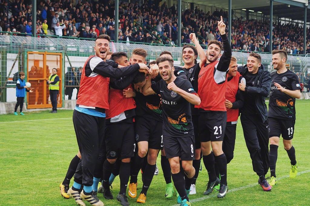 带足球去旅行,带着足球去旅行游戏