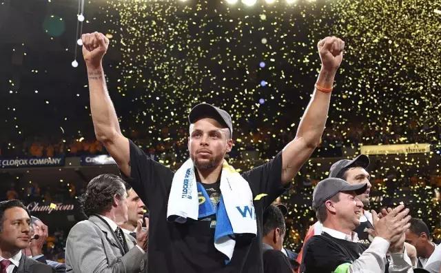 库里五冠两fmvp历史地位,库里第三次错失fmvp后落寞