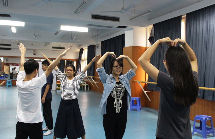 舞蹈动作疗法,舞动治疗舞蹈