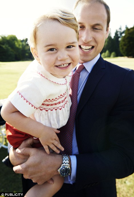 小七和小贝的亲吻照引起热议，住豪宅，受一家子宠爱的小公主越长越大