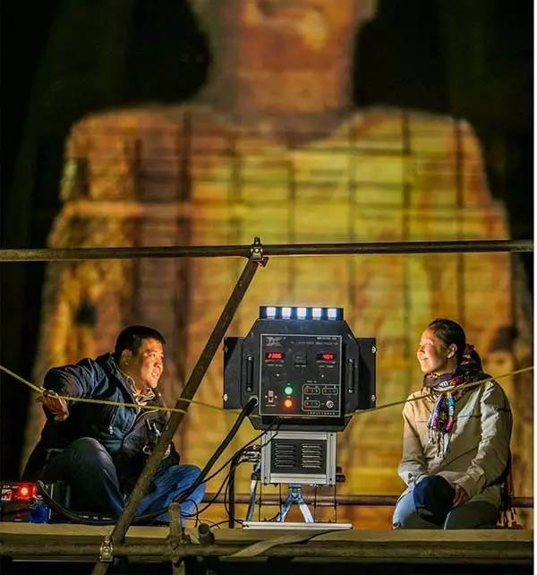 没看先给六颗星，中国人不敢干的事这对情侣全干了