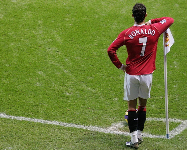 c罗重回曼联曼联球迷反应,c罗重回曼联回到梦开始的地方