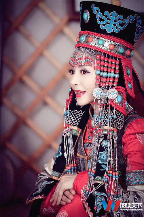 蒙古歌手青格演唱母亲,蒙古歌手青格唱我爱我的祖国