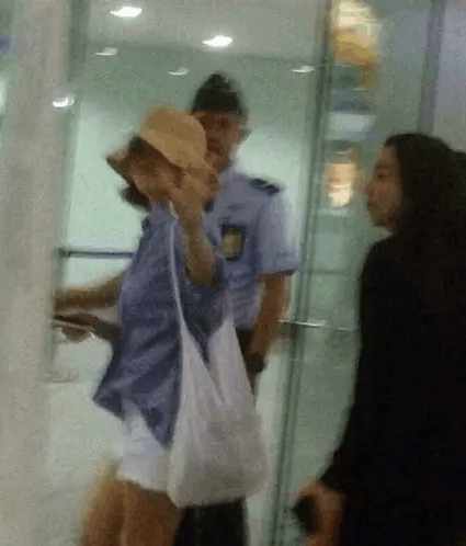 宋仲基宋慧乔搭肩同游,宋仲基宋慧乔巴厘岛甜蜜约会