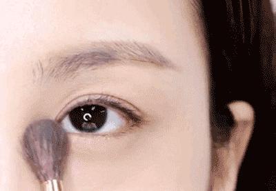 眼影要怎么画才不会掉,眼影总是选不对怎么办