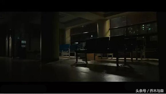 冰封的汉江慢慢融化，冰面之下的无头女尸浮出水面，连环杀人凶手