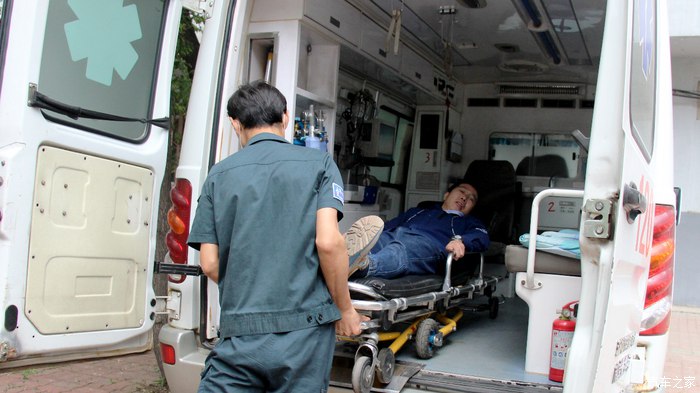 新款依维柯宝迪改装,依维柯宝迪透镜改装