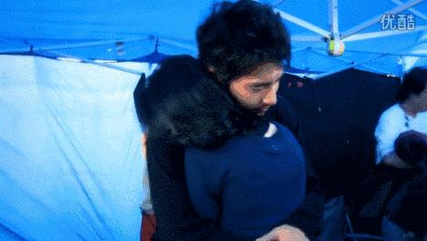 从面瘫视帝到哭戏之王，曾被骂丑八怪的他，不但演技了得，还娶了国民女神！