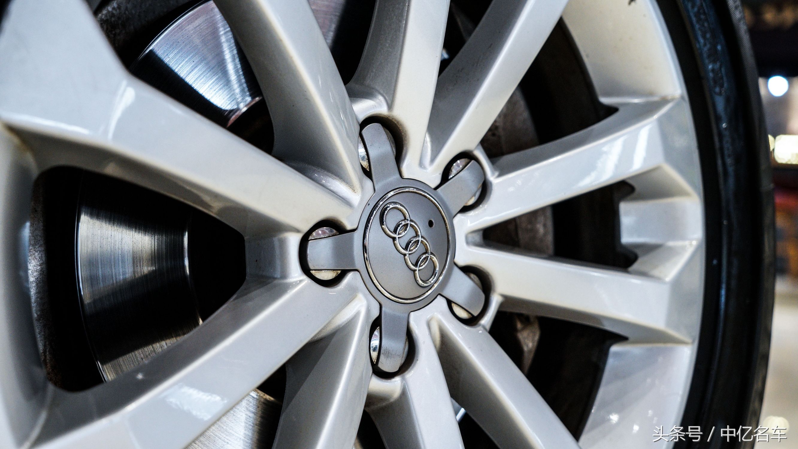 2013款奥迪q540tfsi是真quattro吗,2013年奥迪q52.0t四驱行情