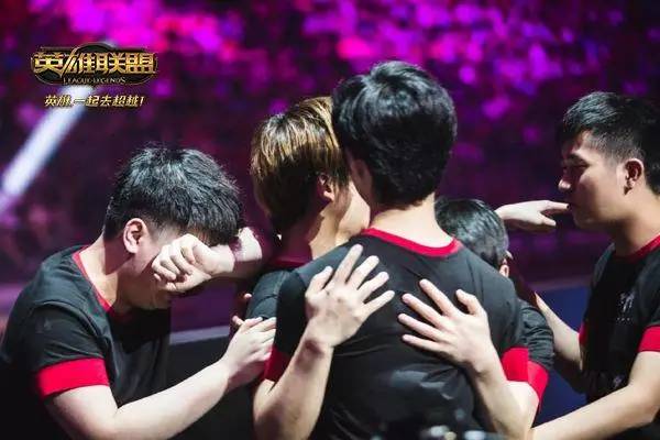 IM官博石乐志？嘲讽WE引发网友众怒：垃圾鼠标队，滚出LPL