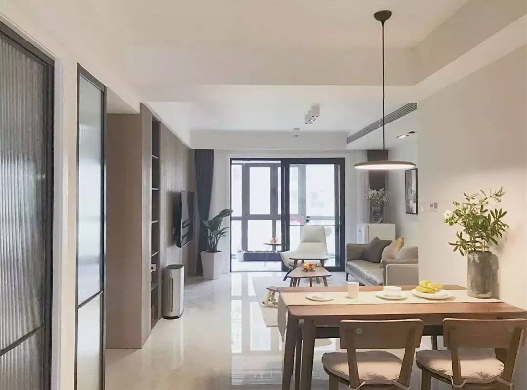 餐桌上盖一条布实用吗,为什么餐桌上要铺一块布