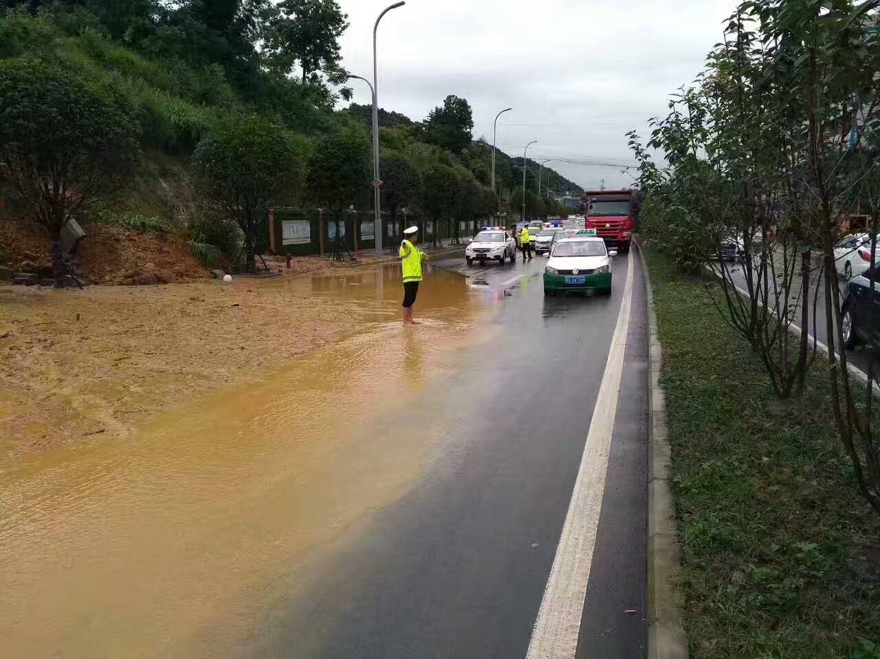 为什么很多人对交警感到不满,交警的辛苦体现在哪些方面