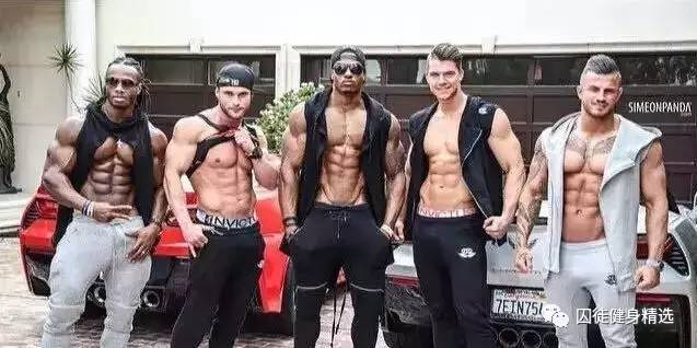 用雕刻刀雕刻动物,用木头雕刻熊猫