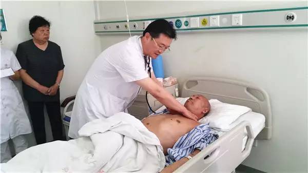 医患故事医术获肯定患者送锦旗,医患故事患难与共的康复之路