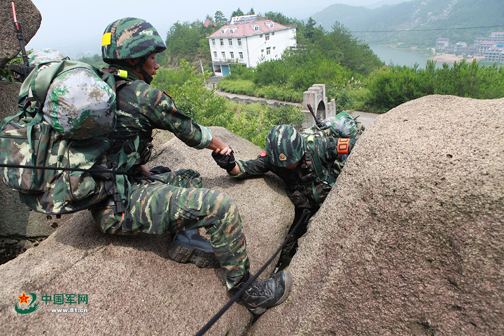 高战斗力+助攻战友看特战队员征战魔鬼周