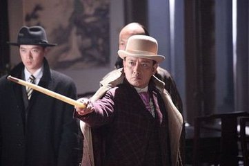 袁世凯宣布称帝，妻女很高兴了，大儿子要杀二儿子，一外人却说总统误国