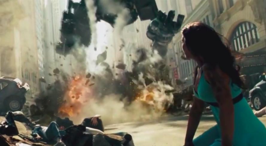 和《变形金刚》里的爆炸相比,《速激8》简直弱爆了