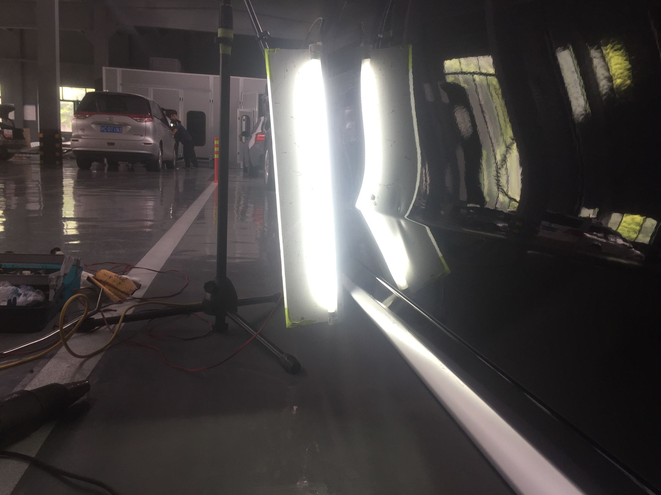 奔驰凹陷无痕修复,奔驰车门凹陷掉漆修复多少钱