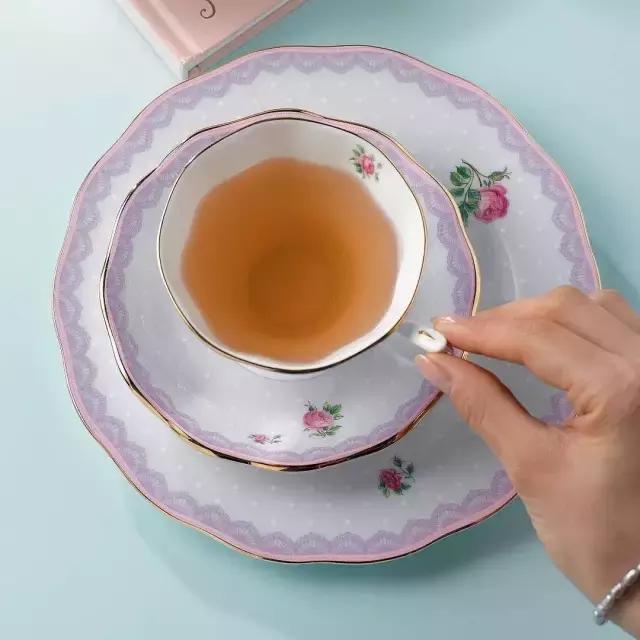 米兰达可儿优雅迷人又亮眼又吸睛,米兰达可儿冻龄护肤秘诀