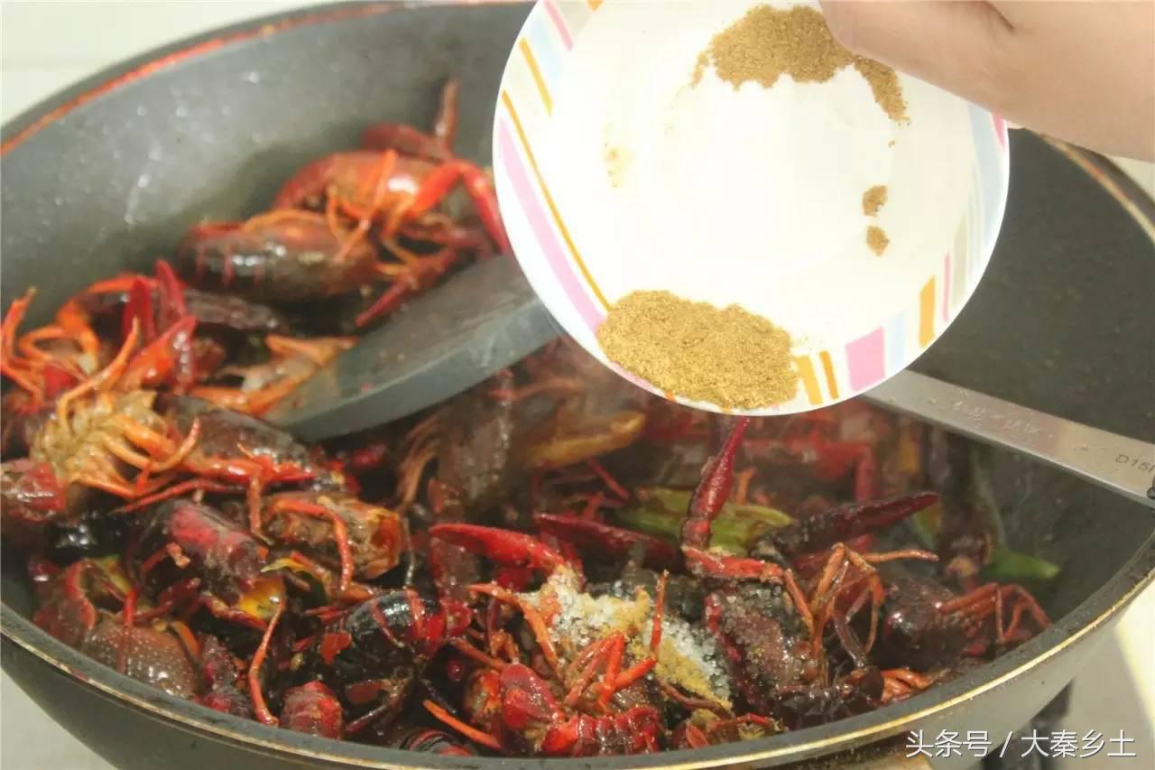 又到了一年一度的小龙虾盛宴了大家如何在家吃到小龙虾？西安这条街美食秒杀回民街统统吃一遍才过瘾？