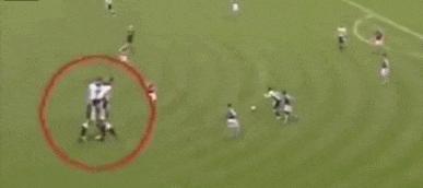 盘点足坛那些打架暴怒的时刻,震惊足坛十大暴力事件