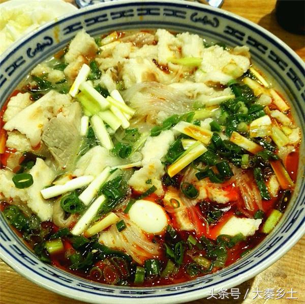 又到了一年一度的小龙虾盛宴了大家如何在家吃到小龙虾？西安这条街美食秒杀回民街统统吃一遍才过瘾？