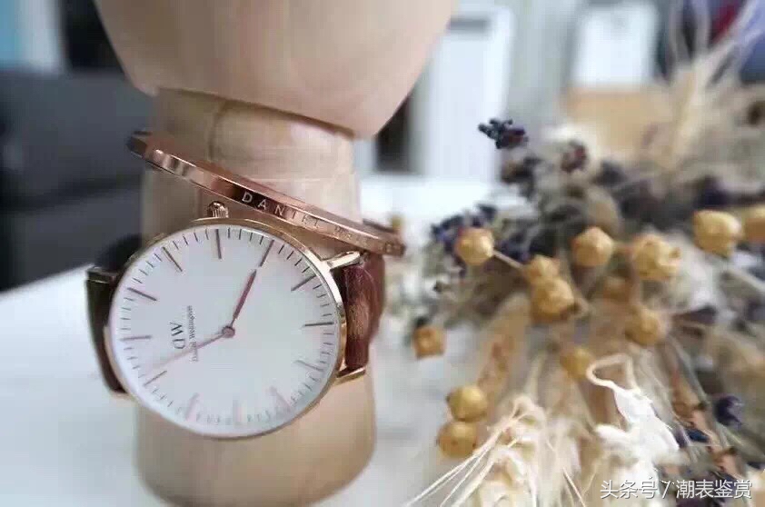 如何辨别dw00100219手表真假 (怎么区分dw手表真假)