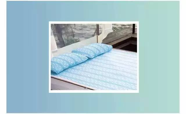 荐书｜可以睡的日本散文·不是人的诗歌作者·尽情撕的诺奖诗集