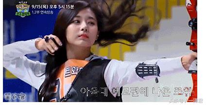 姑娘射个箭这么有风度