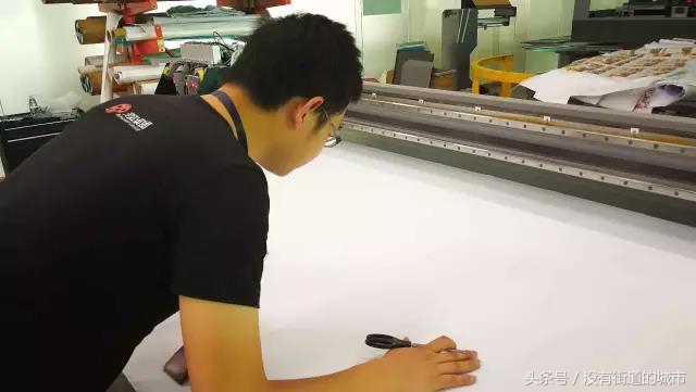 uv平板打印机可以做什么产品,uv平板打印机哪个行业比较好