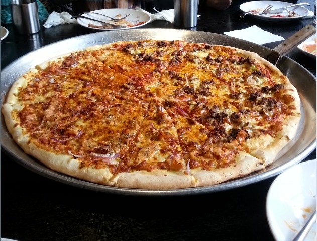 必胜客垃圾桶披萨,垃圾桶里披萨