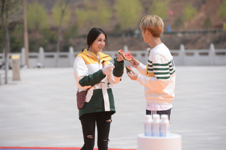 鹿晗迪丽热巴感情分析,鹿晗回应与迪丽热巴的关系如何