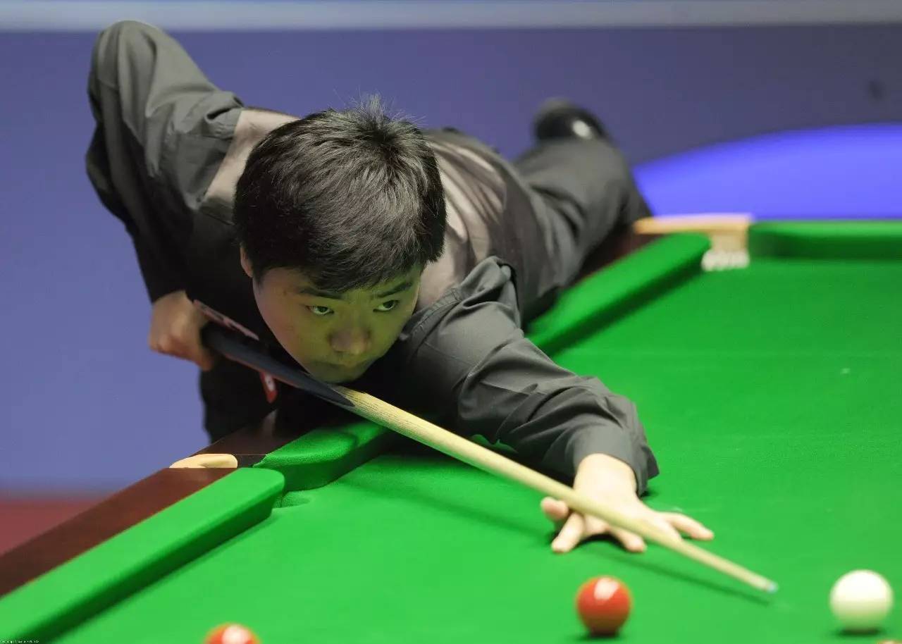 很帅的女的打台球的,听说打篮球的男生都很帅